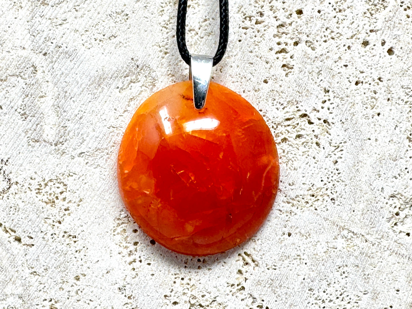 Carnelian Pendant Round 3.6cm