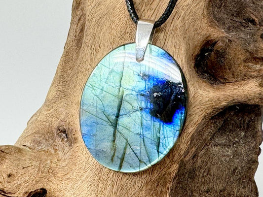 Labradorite Pendant Oval 3.7cm