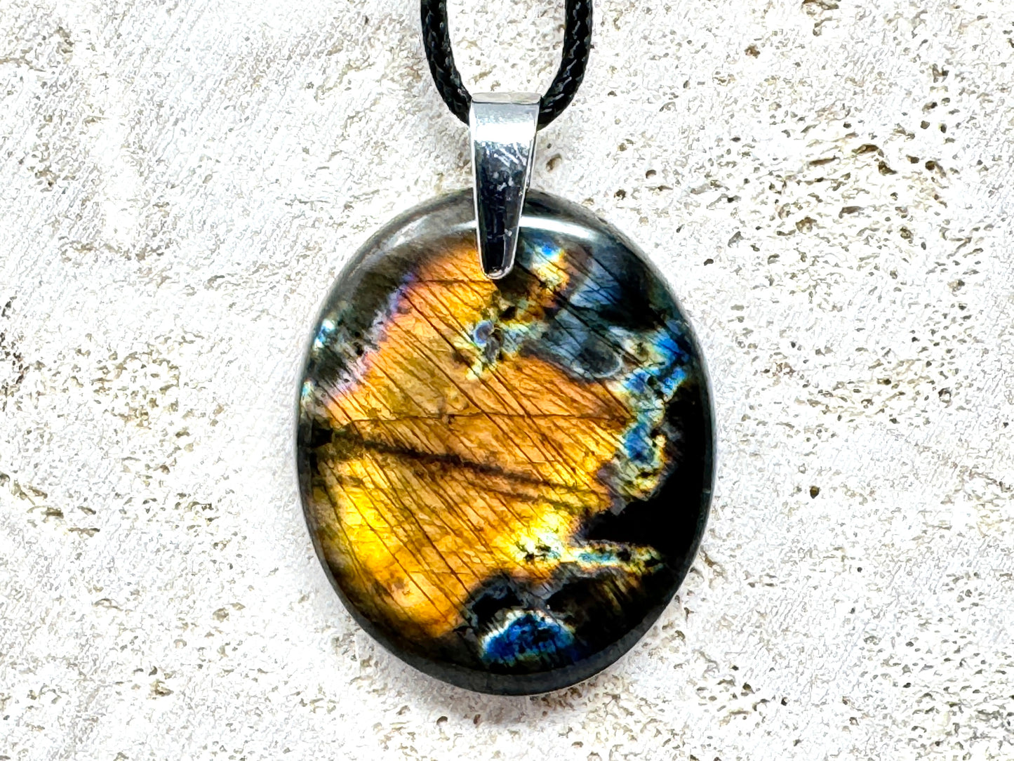 Labradorite Pendant Oval 3.8cm