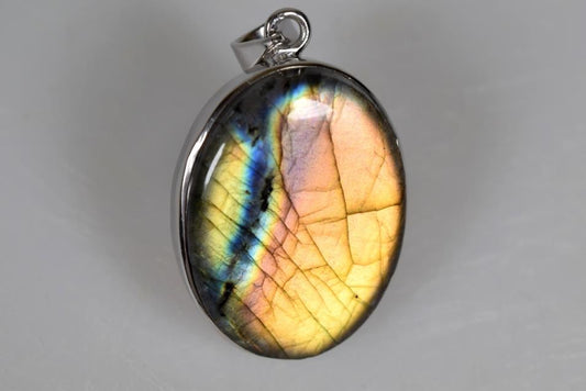 Labradorite Pendant Set in Silver 3.2cm