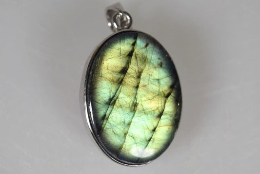 Labradorite Pendant Set in Silver 3cm