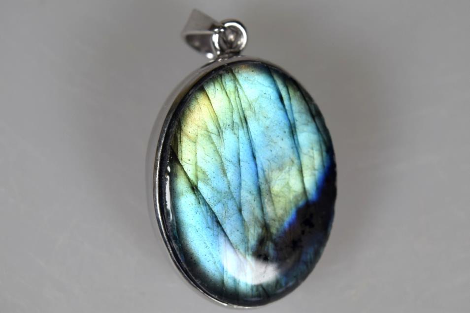 Labradorite Pendant Set in Silver 3.2cm